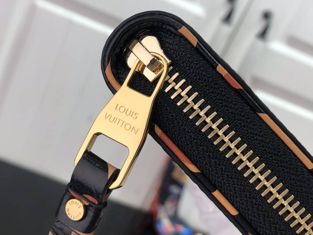 L0vis Vvtt0n Monogram Empreinte Leather with Animal-Print Zippy Wallet Replica Black M80680