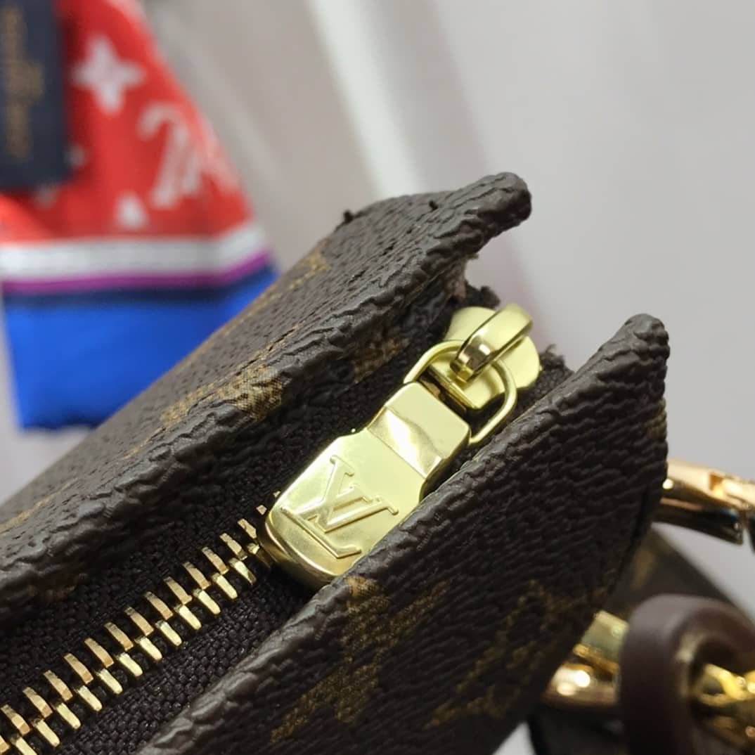 L0vis Vvtt0n Toiletry Monogram Canvas Pouch Replica M47542