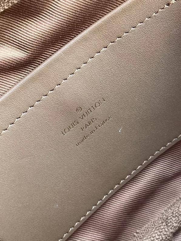 Best Replica L0vis Vvtt0n Monogram Canvas Utility M80446 Replica Crossbody Bag(ColaReps)