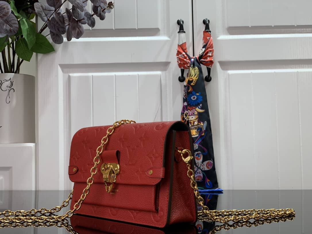 L0vis Vvtt0n Vavin Chain Empreinte Leather Replica Bag Red M63398