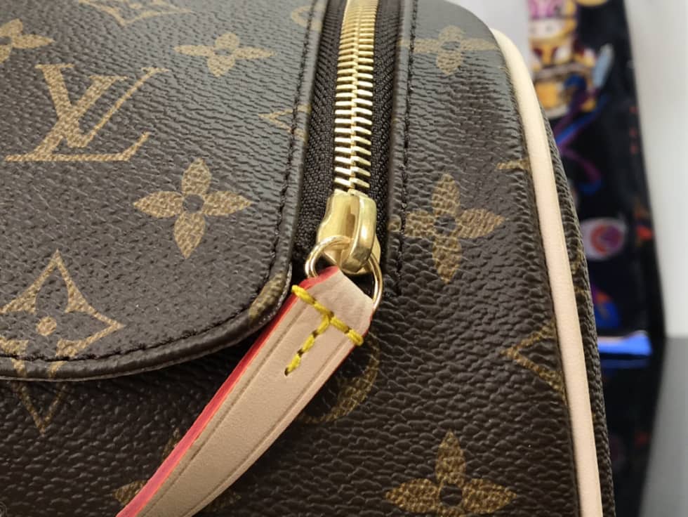 L0vis Vvtt0n King Size Toiletry Bag M47528 Replica