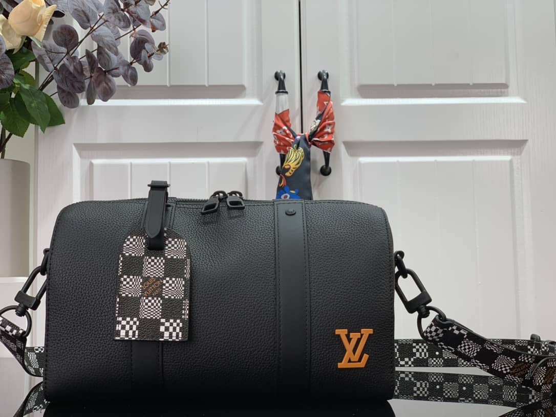 Top Quality AAA+ LV Leather Duffle Bag Black