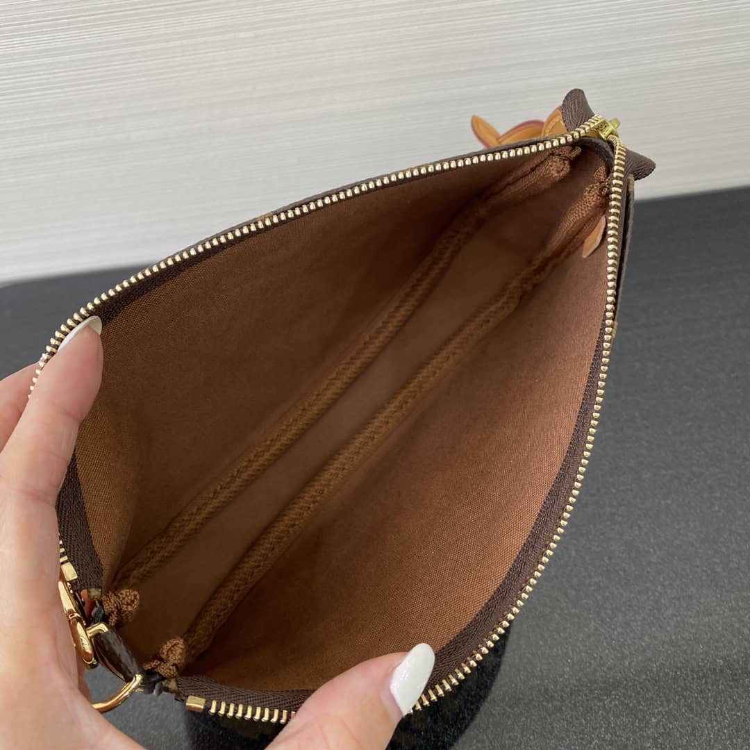 L0vis Vvtt0n Pochette Dupe 2001 Pochette Accessories Graffiti Monogram Bag M51980