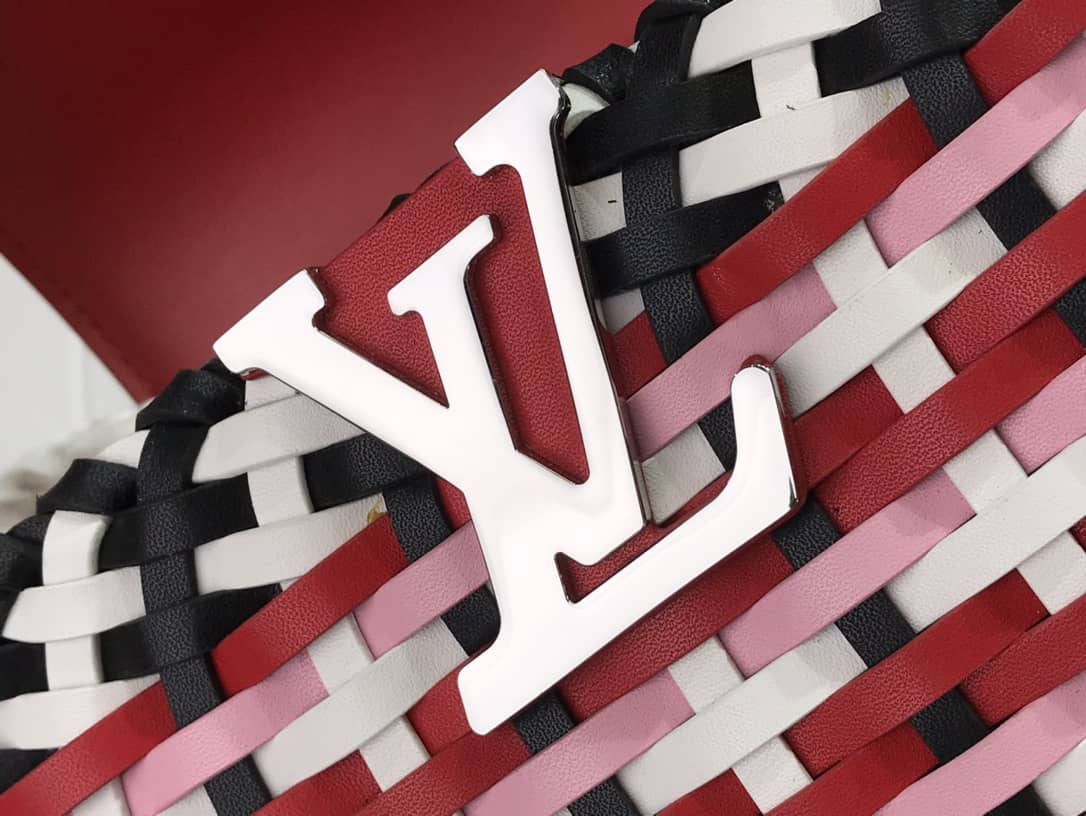 L0vis Vvtt0n Capucines Taurillon Hand Shoulder Bag Replica Red M94519