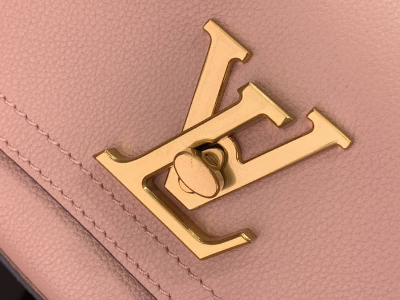 L0vis Vvtt0n Lockme Chain PM Replica Handbag Pink M57073