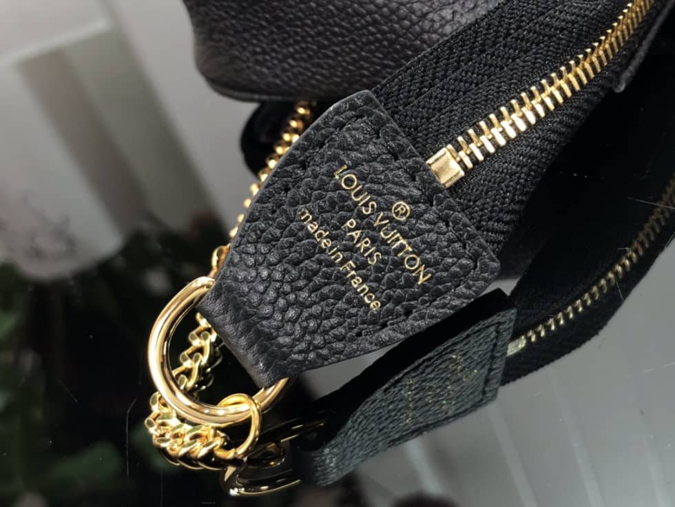 L0vis Vvtt0n Mini Pochette Accessoires Empreinte Broderies Black M81140 Replica