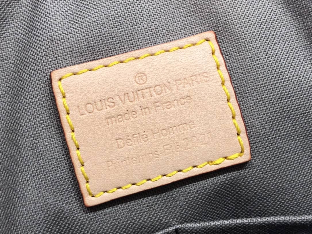 L0vis Vvtt0n Monogram Mirror Coated Canvas Neo Porte Documents Voyage Replica M58755