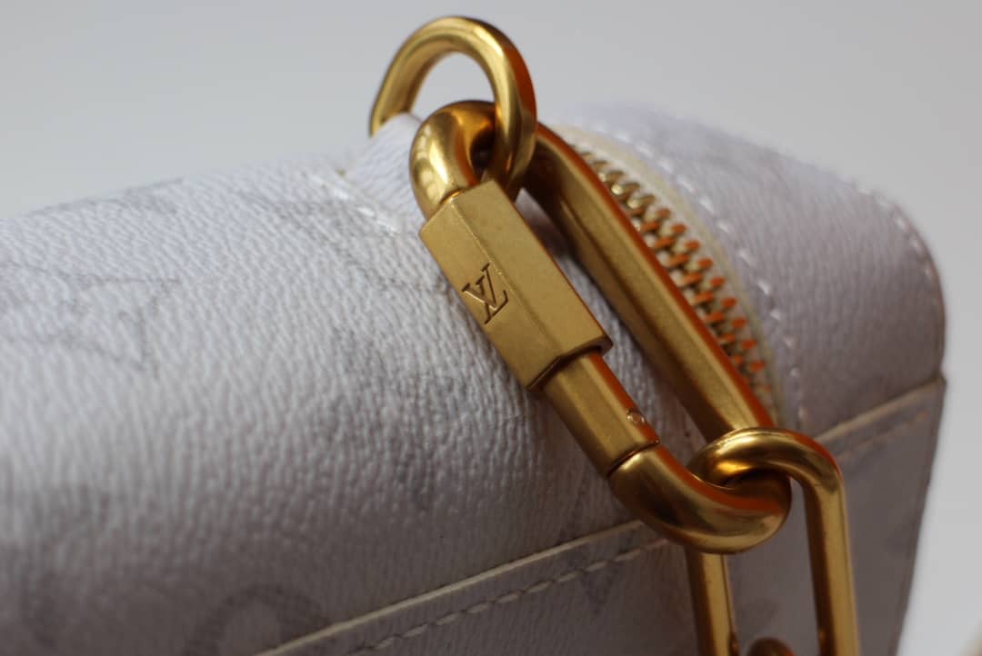 L0vis Vvtt0n Epi Leather Chalk Nano Replica Bucket Bag M61112