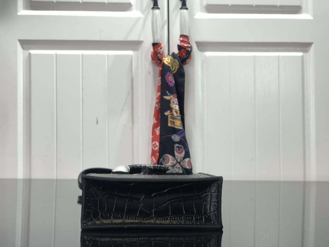 L0vis Vvtt0n Petit Sac Plat Flat Shoulder Bag Replica Black M80169