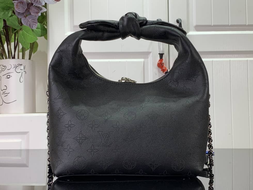 L0vis Vvtt0n Why Knot PM Mahina Leather M20701 Replica Hobo