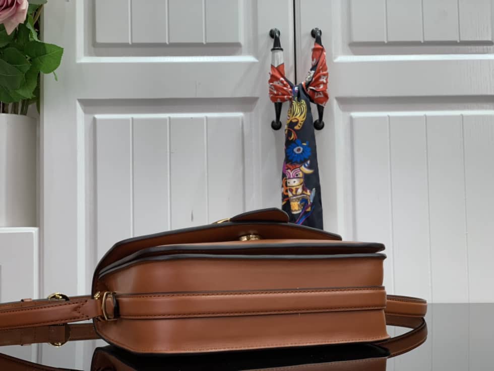 L0vis Vvtt0n Pont 9 Soft Calfskin Leather Red M55948 Replica Crossbody Bag