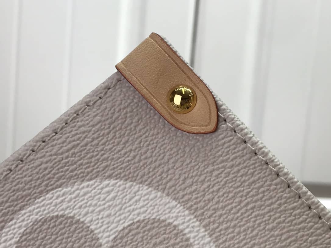 L0vis Vvtt0n OnTheGo Gm By The Pool Tote Replica M57640