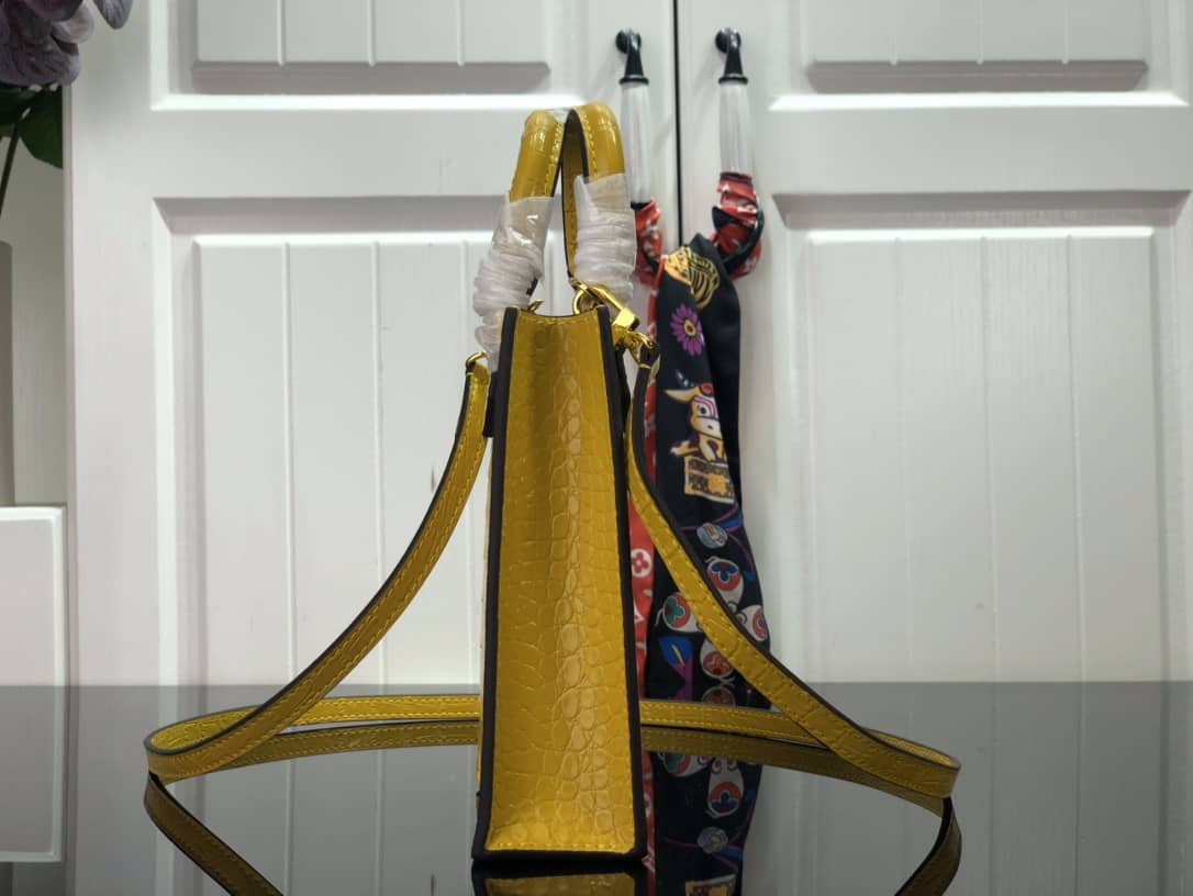 L0vis Vvtt0n Petit Sac Plat Flat Shoulder Bag Replica Yellow M80169