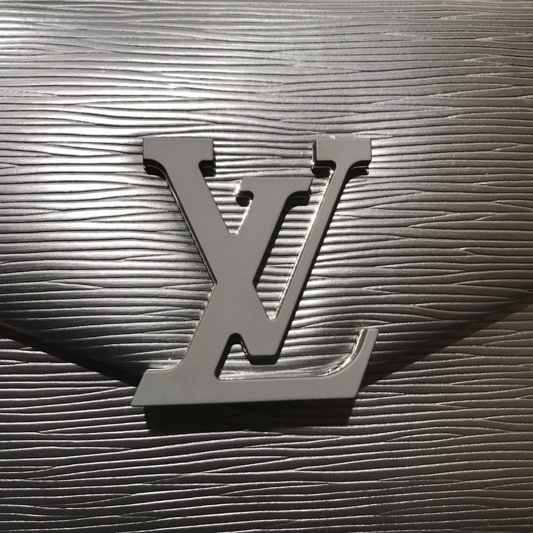 L0vis Vvtt0n Grenelle Pochette Epi Leather Replica Shoulder Bag Black M55977