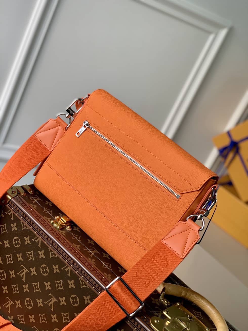 L0vis Vvtt0n Aerogram Calfskin M59327 Orange Replica Messenger Bag