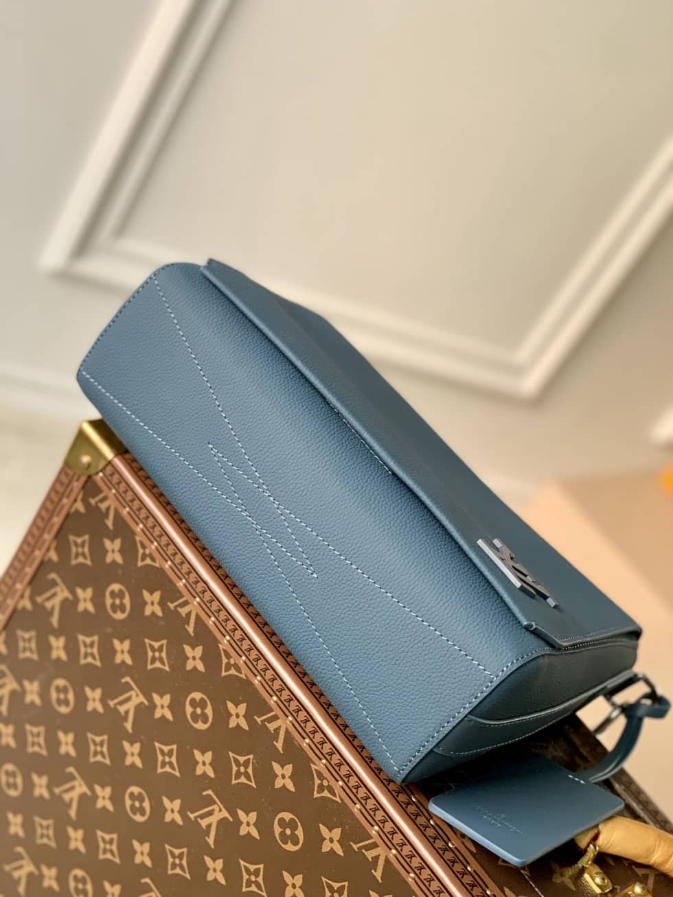 L0vis Vvtt0n Aerogram Calfskin Blue M59327 Replica Messenger Bag