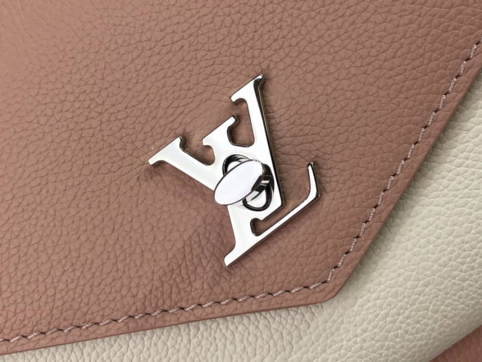 L0vis Vvtt0n Pochette Lock Me Chain M63980 Replica Crossbody Bag