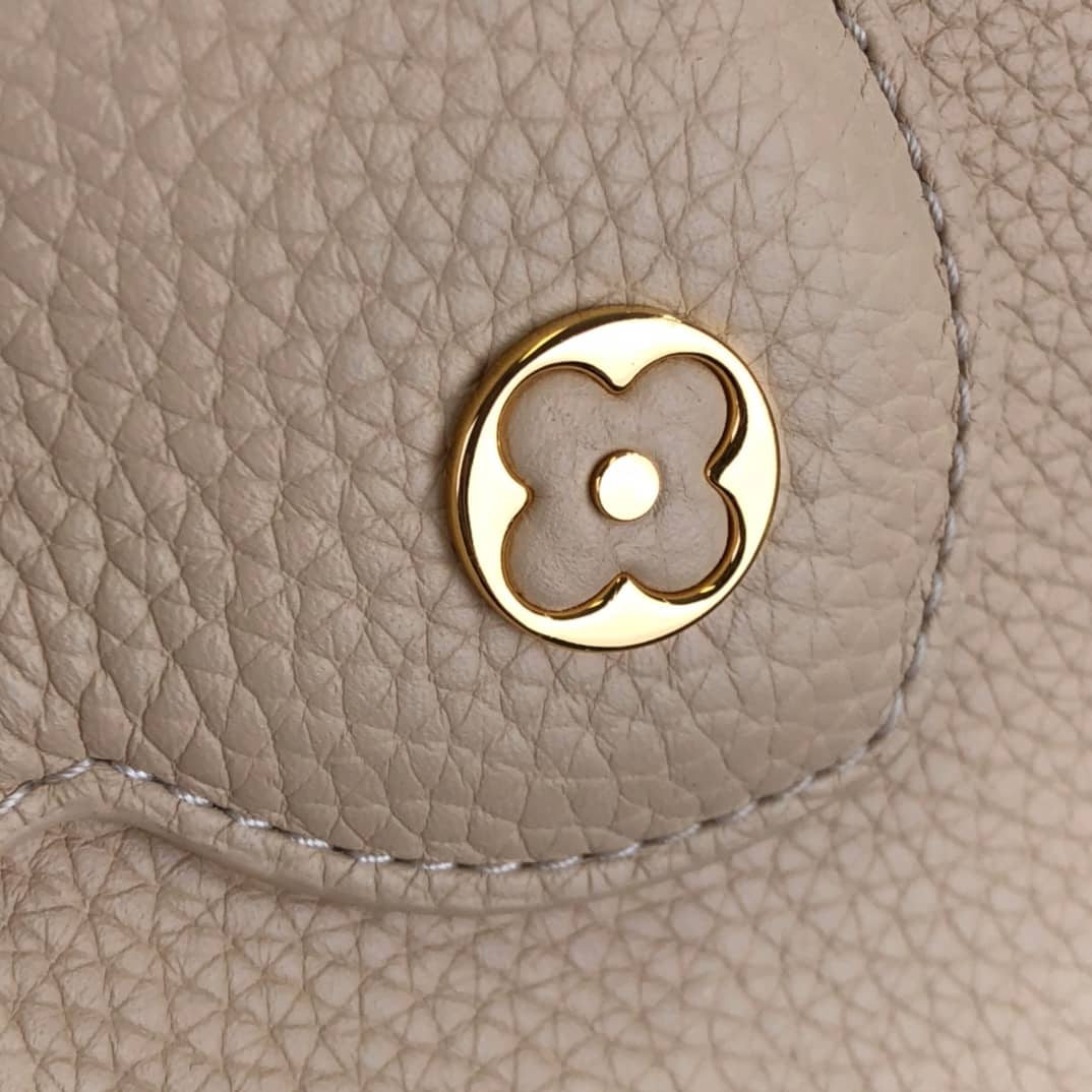 L0vis Vvtt0n Capucines MM Taurillon Leather Tote M94227