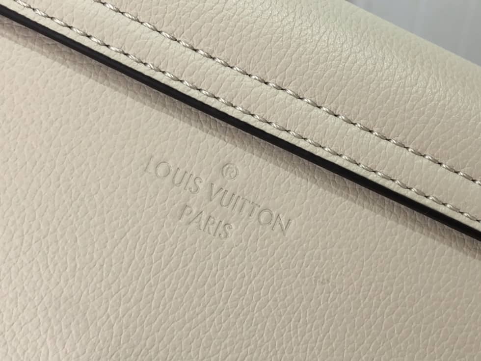 L0vis Vvtt0n Lockme Tender White M59984 Replica Crossbody Bag