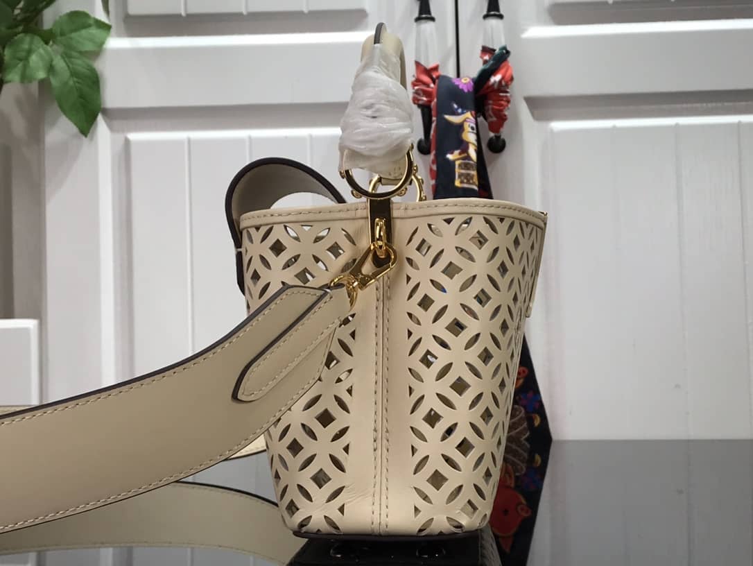 L0vis Vvtt0n Capucines BB Cutout Leather Bag Replica Beige M57228