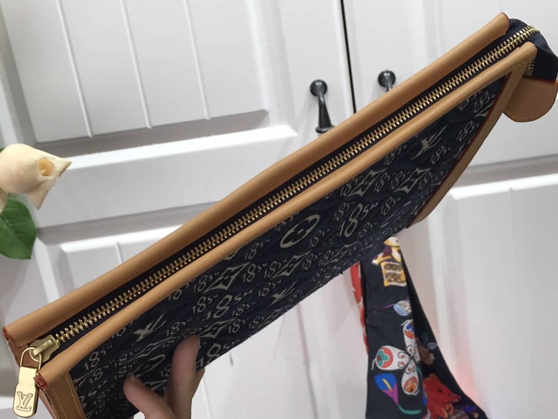 L0vis Vvtt0n Since 1854 Poche Toilette Bag Replica M80306