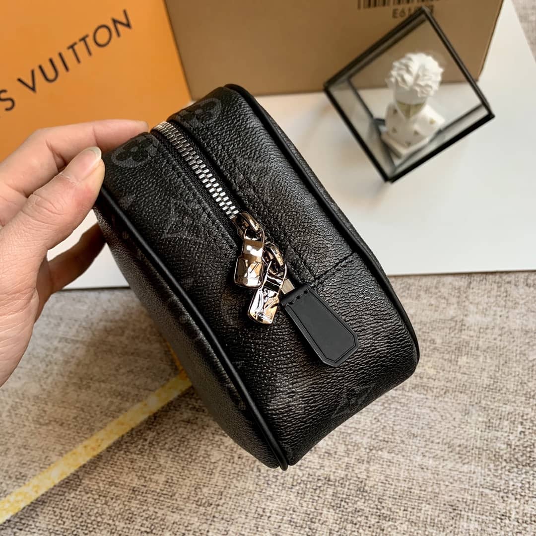 L0vis Vvtt0n GM Monogram Eclipse Toiletry Bag Replica M43383
