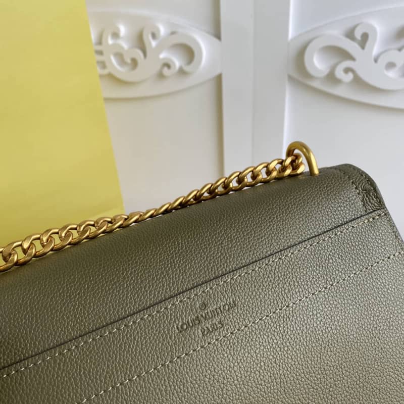 L0vis Vvtt0n Lockme Chain PM Replica Bag Green M57073