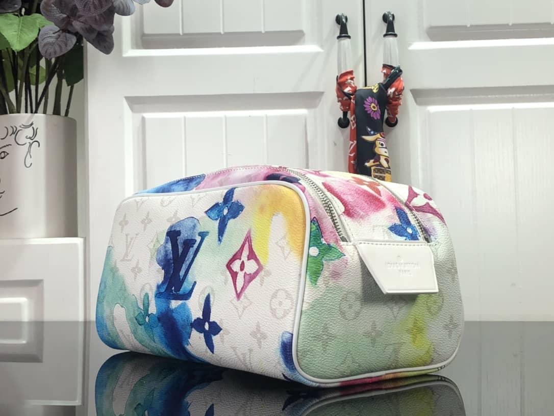 L0vis Vvtt0n Multicolored Watercolor Monogram Canvas Dopp Kit Toiletry Bag Replica M80500
