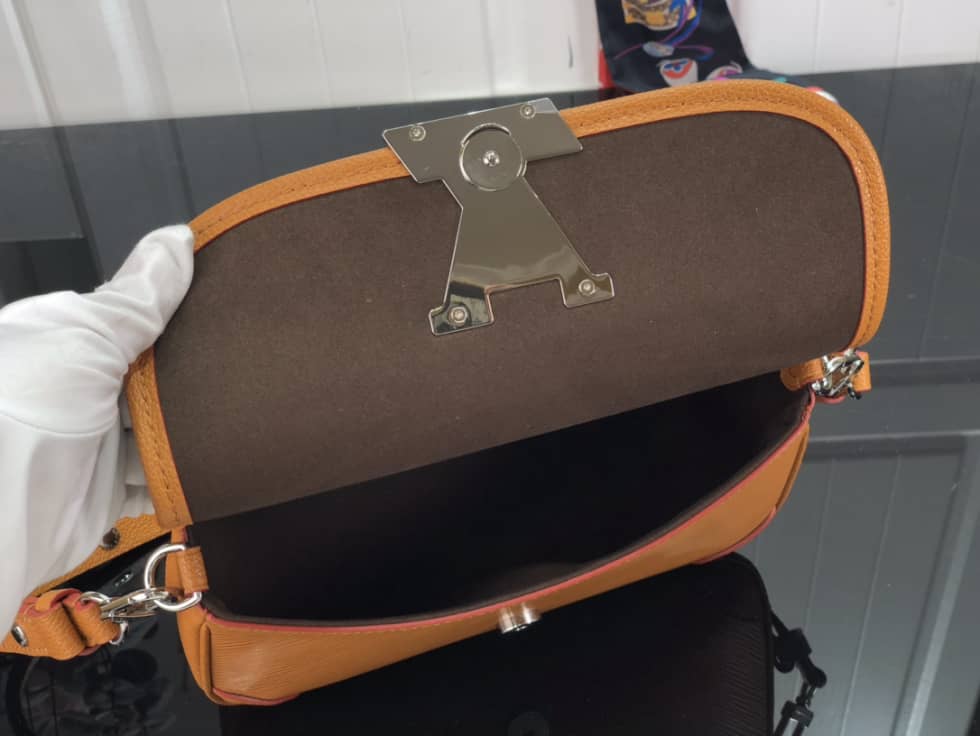 L0vis Vvtt0n Buci Epi Gold Miel M59459 Replica Crossbody Bag