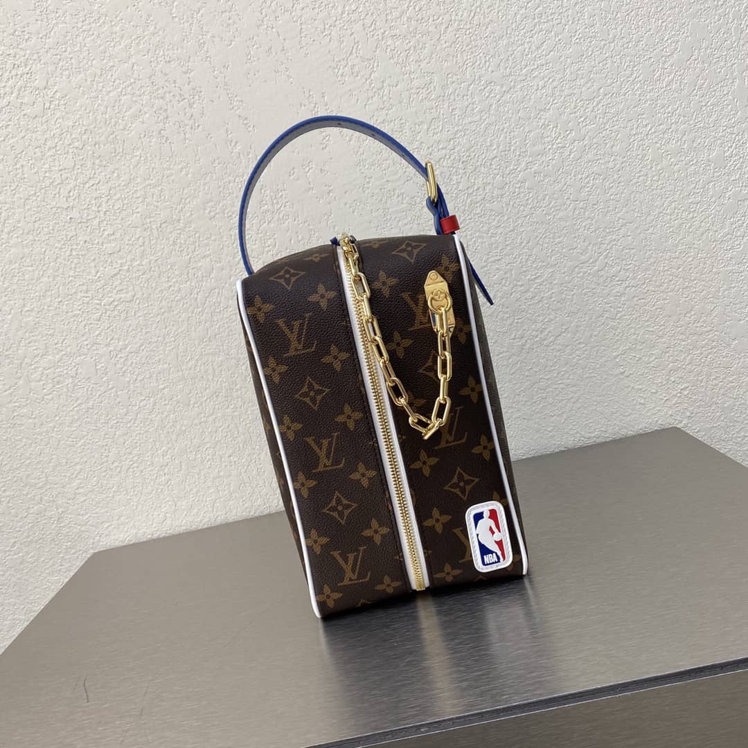 L0vis Vvtt0n NBA Monogram Cloakroom Dopp Kit Replica Bag M45588
