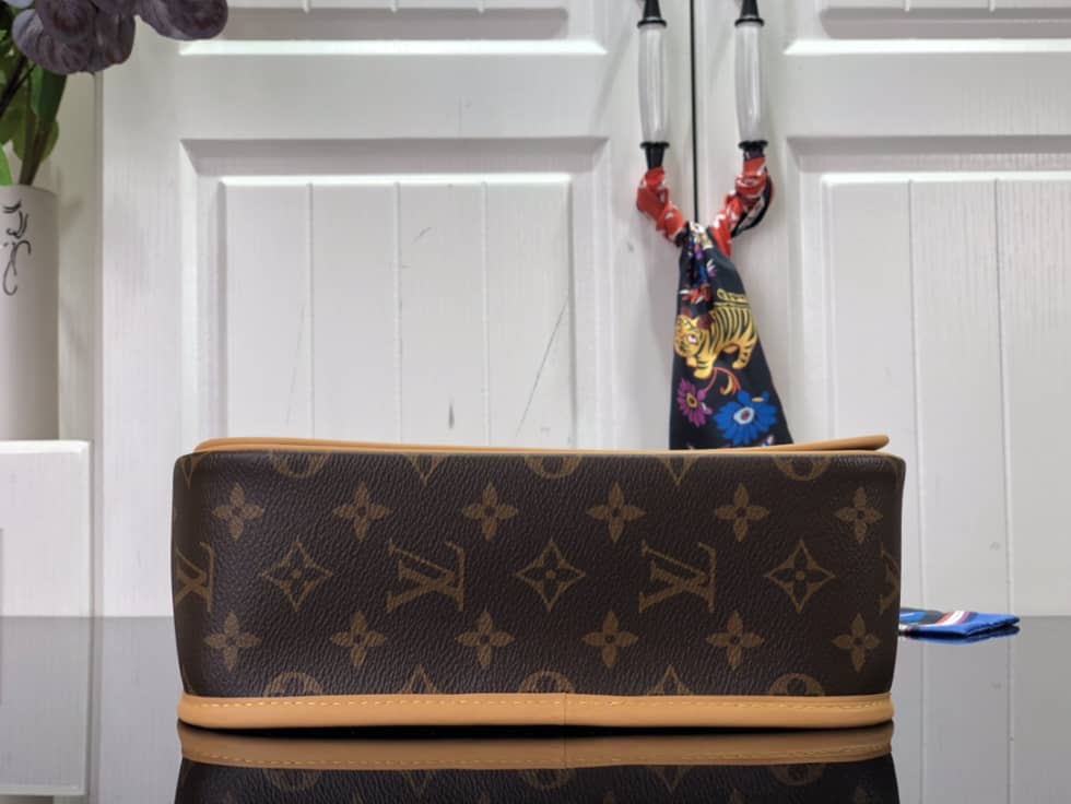 L0vis Vvtt0n Monogram Messenger Bosphore PM M40106 Replica Shoulder Bag