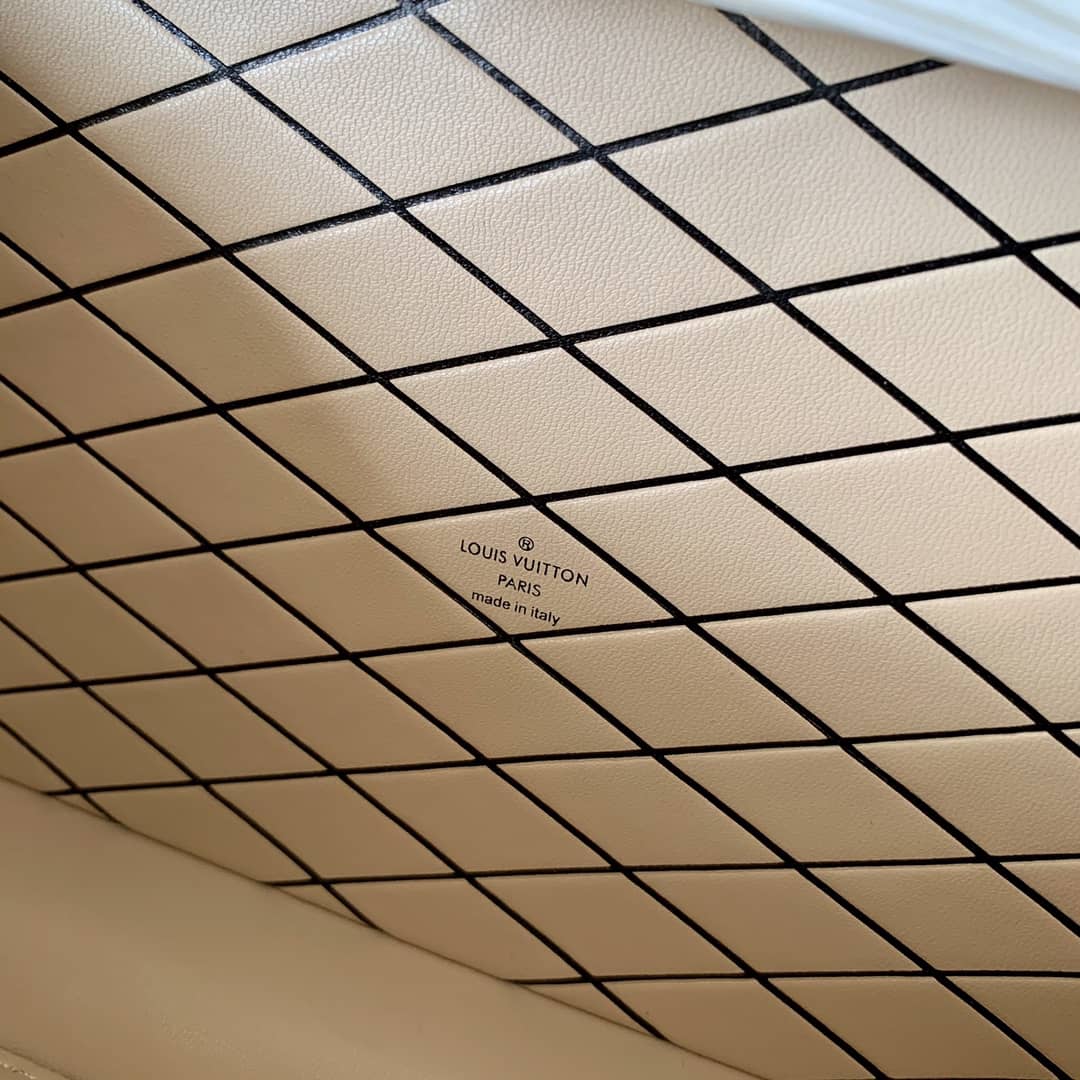 Perfect LV Replicas Petite Malle Box Bag