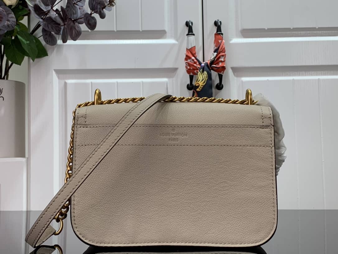 L0vis Vvtt0n Lockme Chain PM Replica Handbag Beige M57073