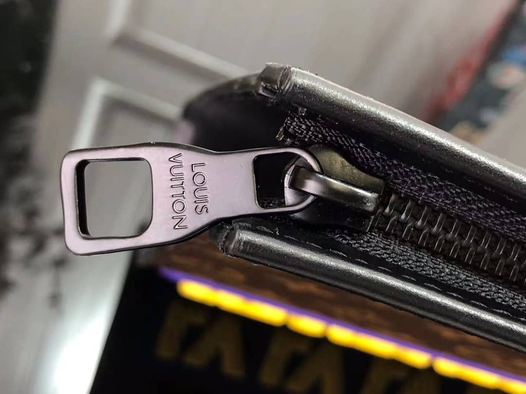 L0vis Vvtt0n Monogram Eclipse Canvas Replica Pochette Voyage MM Brown M61692