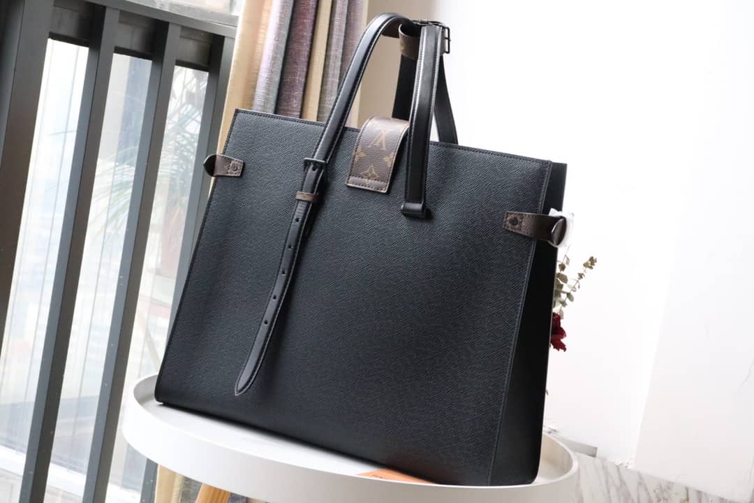 L0vis Vvtt0n Retro Wearable Mens Shopping Bag Replica M30725