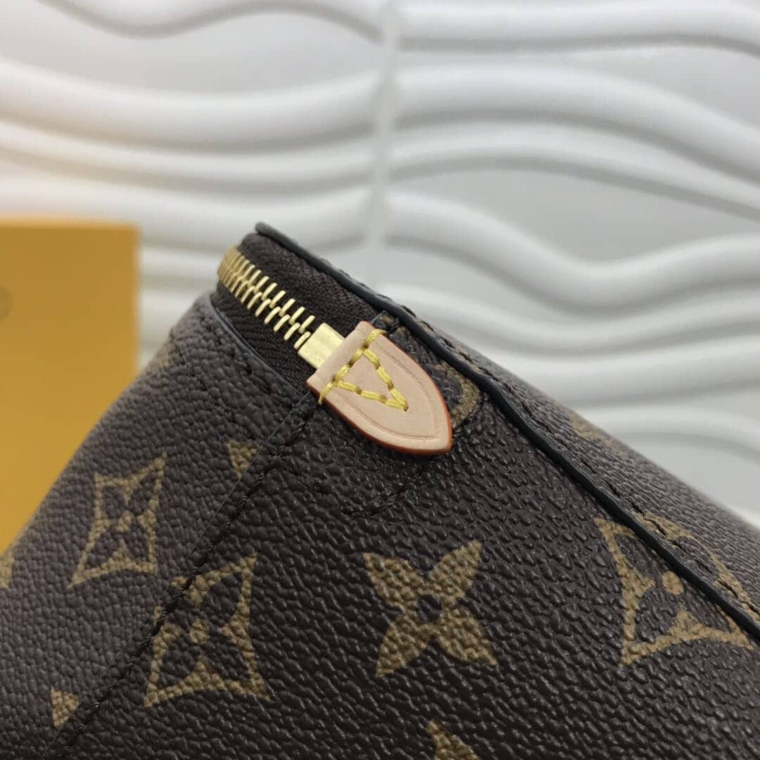 L0vis Vvtt0n Monogram Packing Cube PM Replica