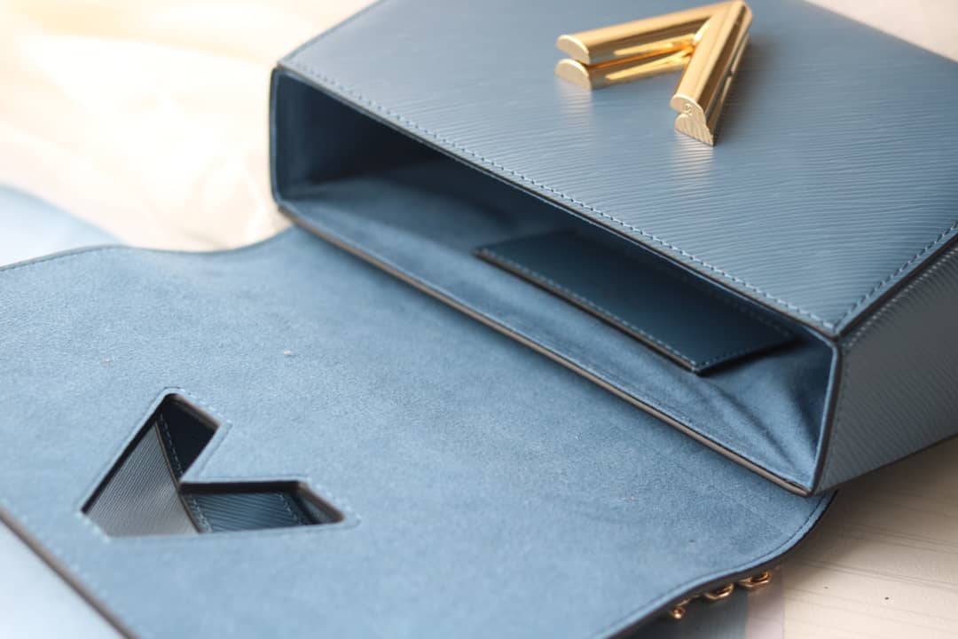 L0vis Vvtt0n Twist Bag Blue Replica M50281