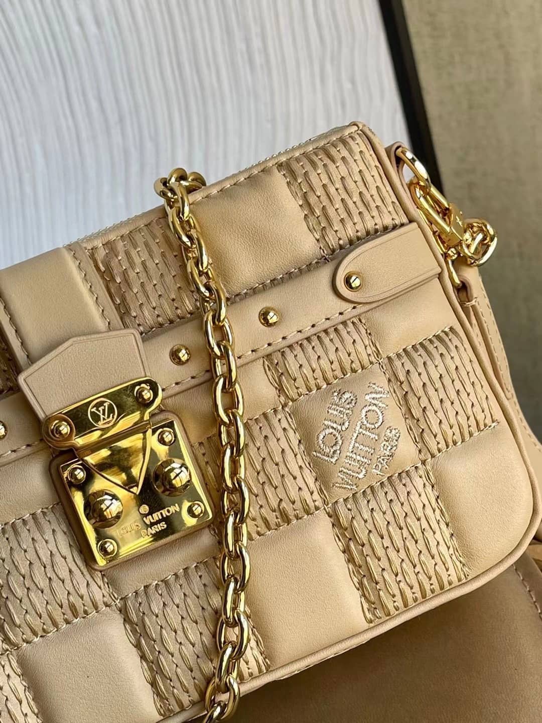 L0vis Vvtt0n Pochette Troca Beige M59048 Replica Crossbody Bag
