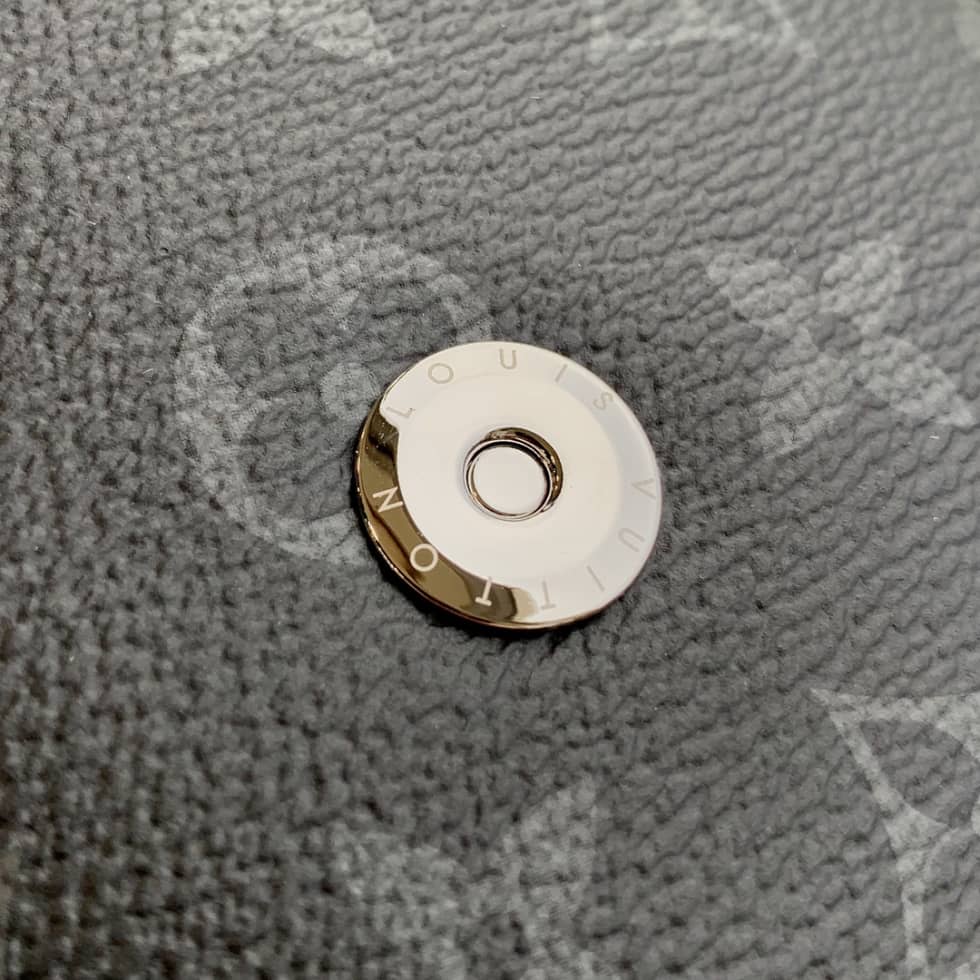 L0vis Vvtt0n Saumur Slingbag Monogram Eclipse M45912 Replica Shoulder Bag