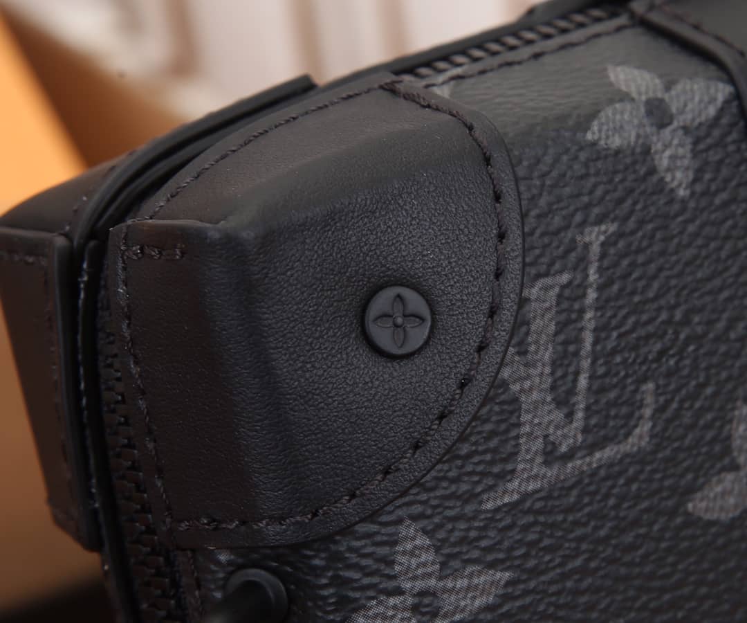 L0vis Vvtt0n Pochette Dupe Monogram Eclipse Soft Trunk M69838