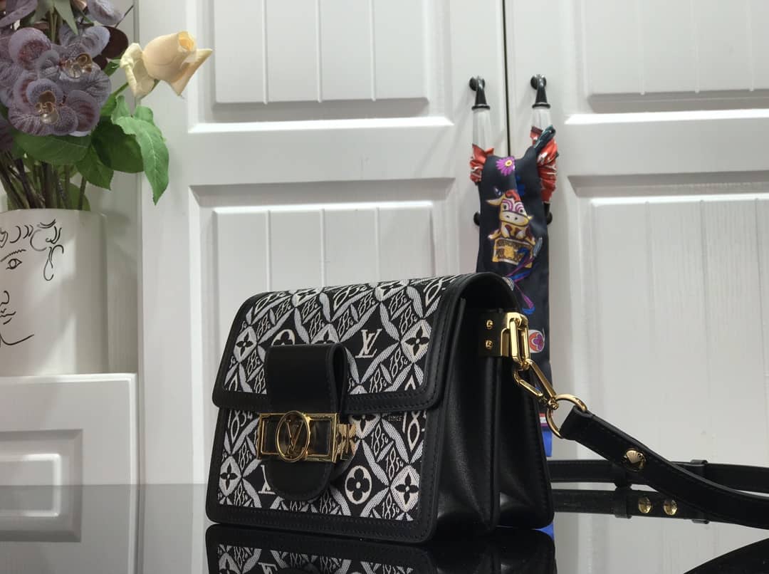 L0vis Vvtt0n Dauphine Mini Monogram Replica Crossbody Bag Black M44580