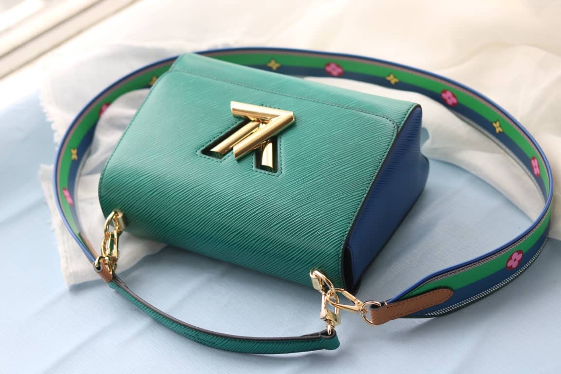 L0vis Vvtt0n Textured Epi Leather Twist Series Bag Green