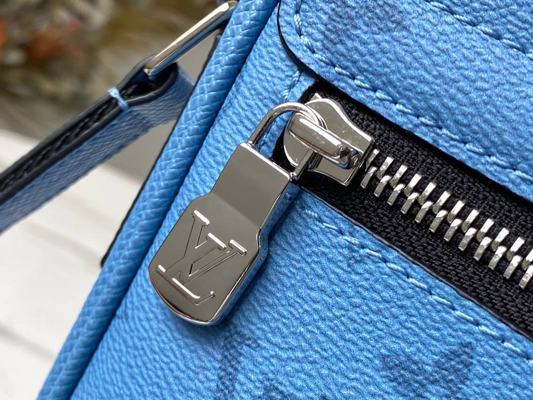 L0vis Vvtt0n Monogram Flap Leather Small Messenger Bag Replica Blue M30745