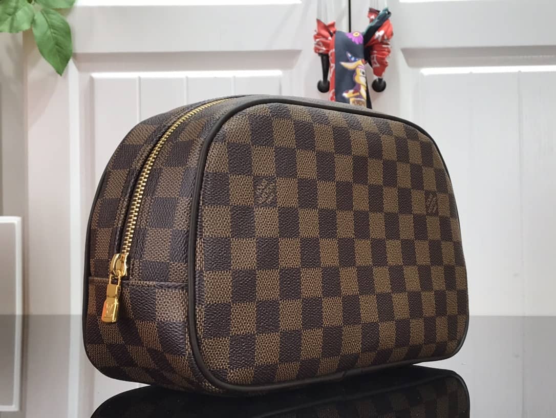 L0vis Vvtt0n Damier Ebene Toiletry Bag Replica M47527