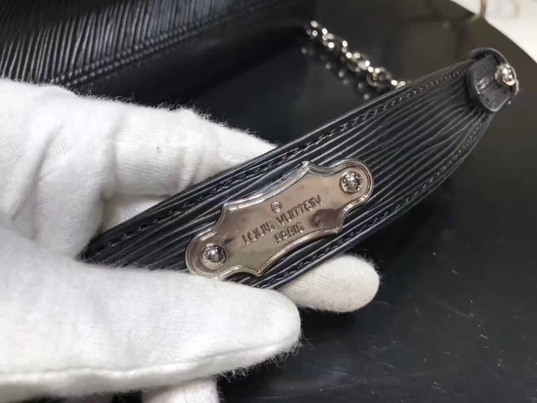 L0vis Vvtt0n Replica Twist MM Epi Leather Bag Black