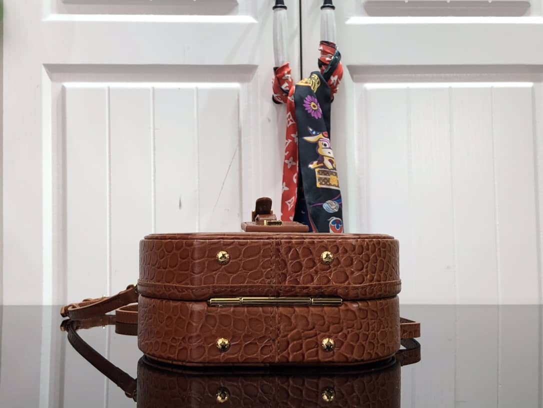 L0vis Vvtt0n Petite Boite Chapeau Crocodilien Brillant Replica Bag Yellow N93597