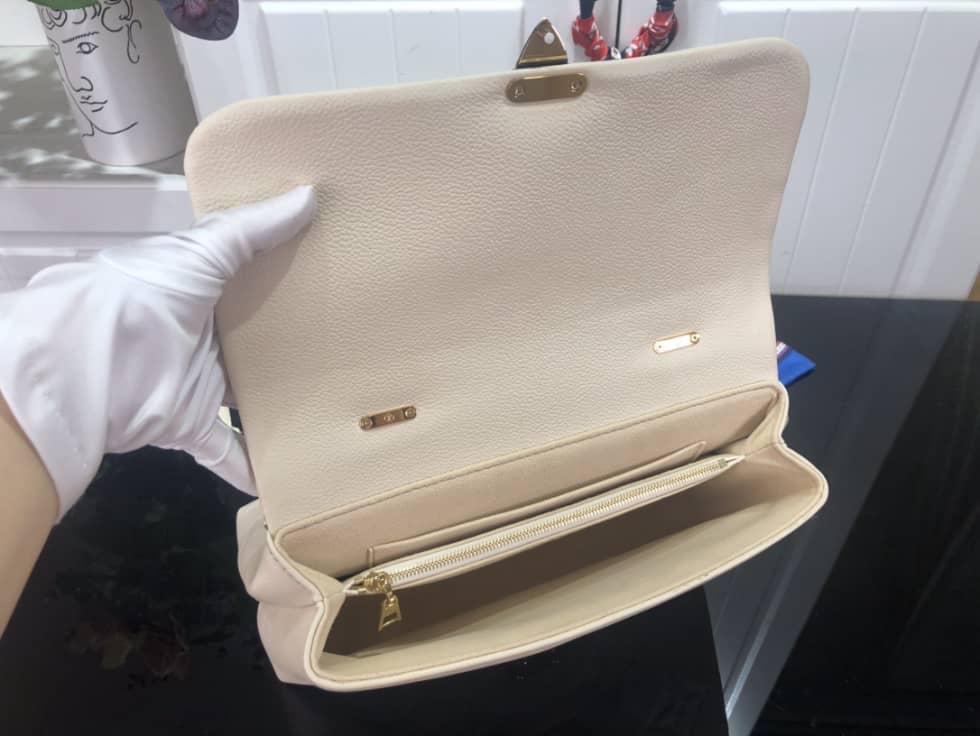 L0vis Vvtt0n Monogram Empreinte Madeleine MM M45976 Replica Shoulder Bag