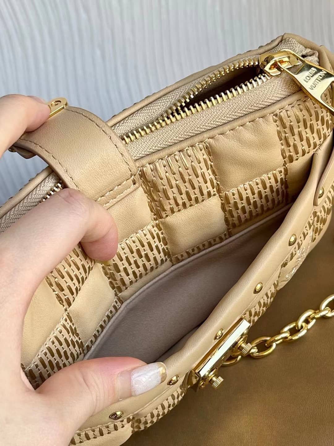 L0vis Vvtt0n Pochette Troca Beige M59048 Replica Crossbody Bag