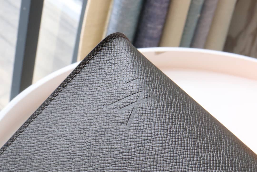 L0vis Vvtt0n Robusto Briefcase Monogram Canvas Taiga Leather Replica M30591