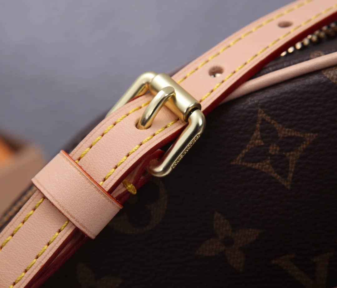 L0vis Vvtt0n Semi-Circle Leather Replica Shoulder Bag M51221